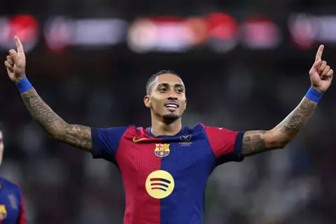 رسميًا.. رافينيا أفضل لاعب في الدوري الإسباني موسم 2024/2025